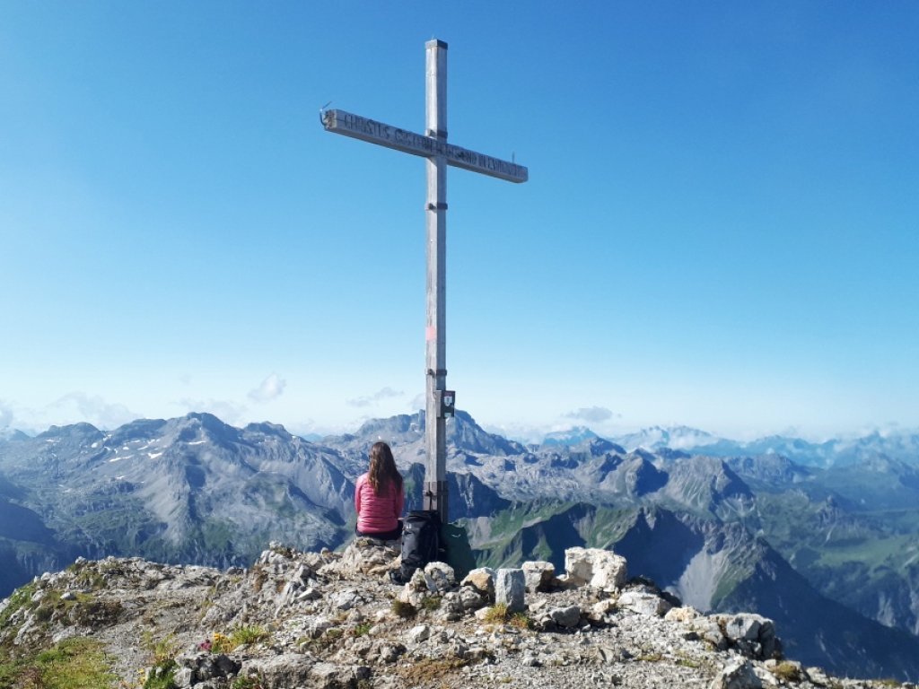 Alpine Hüttenwanderung Schadonagebiet