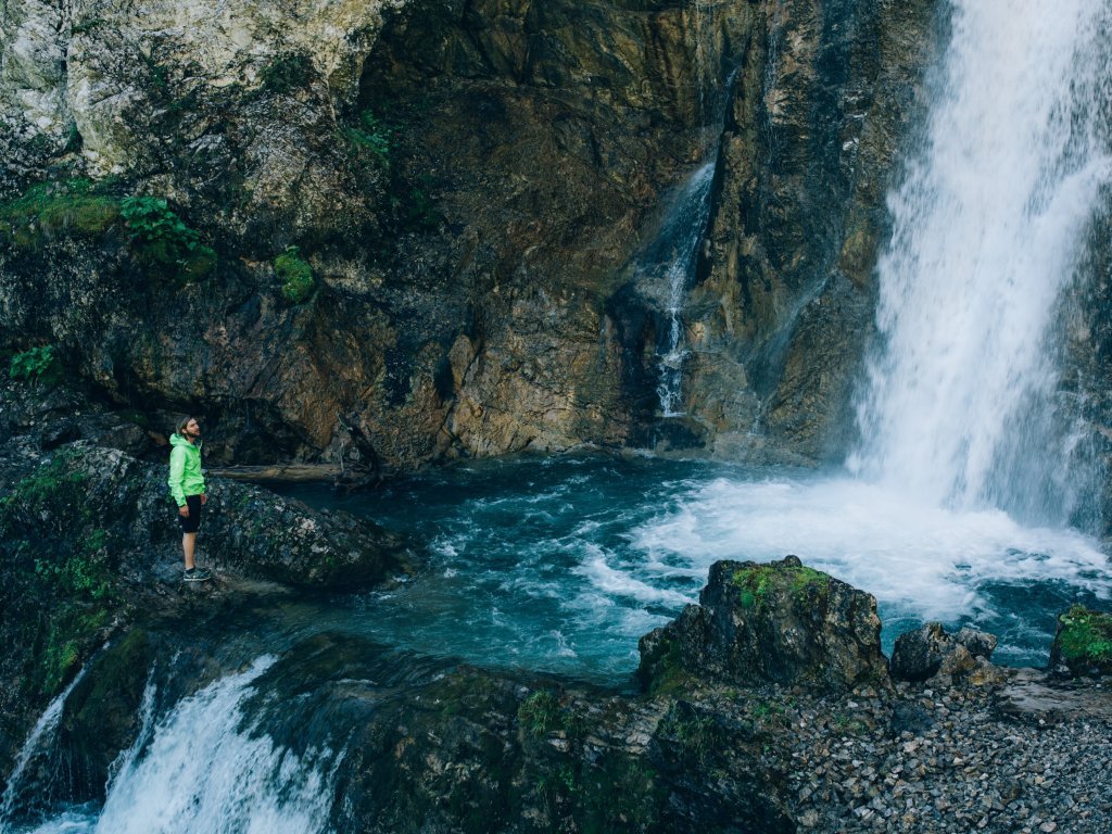 der Wasserfall befindet sich wenige Minuten entfernt von der Zuger Schleife