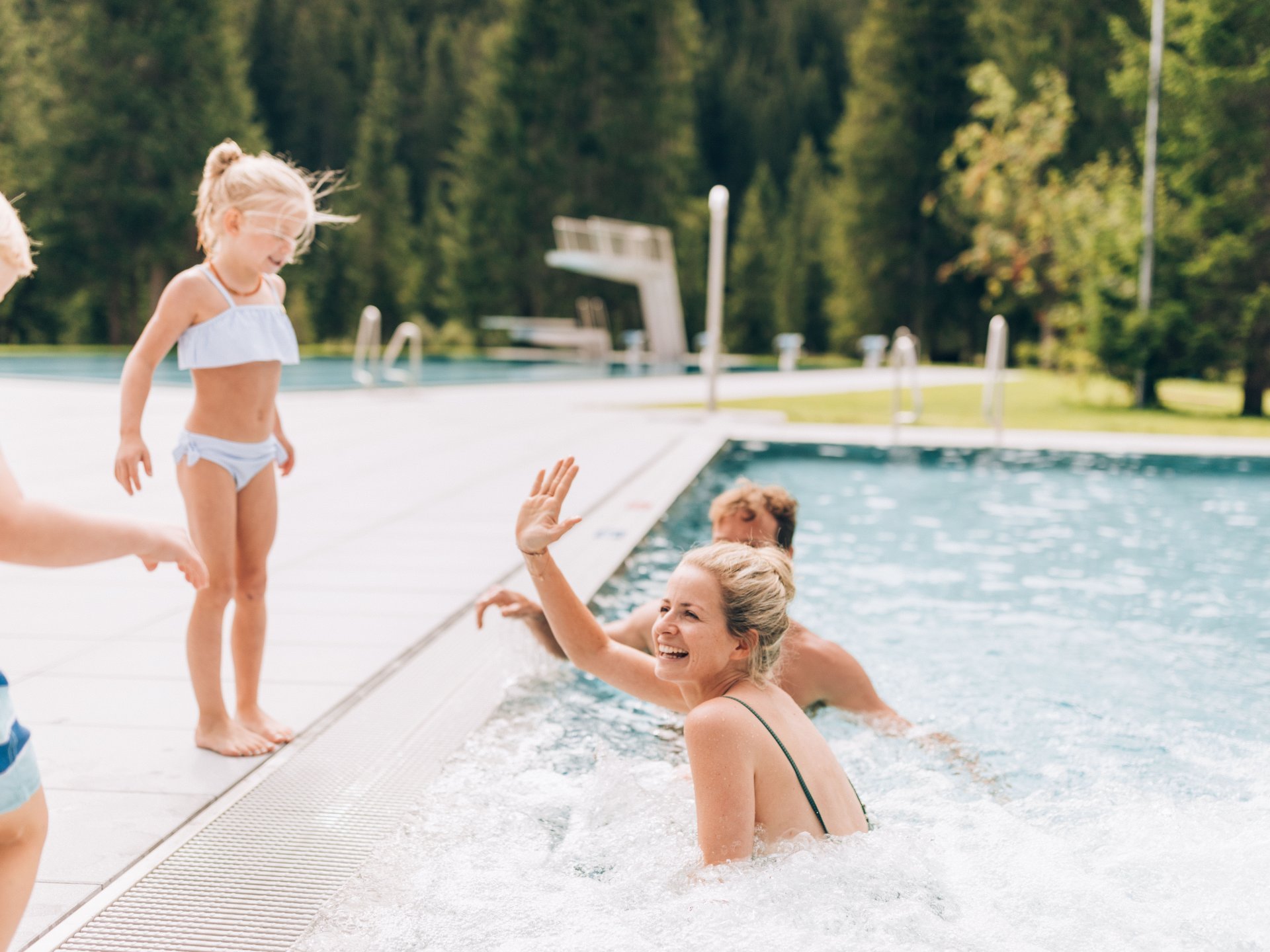 Spass für die ganze Familie im Waldschwimmbad